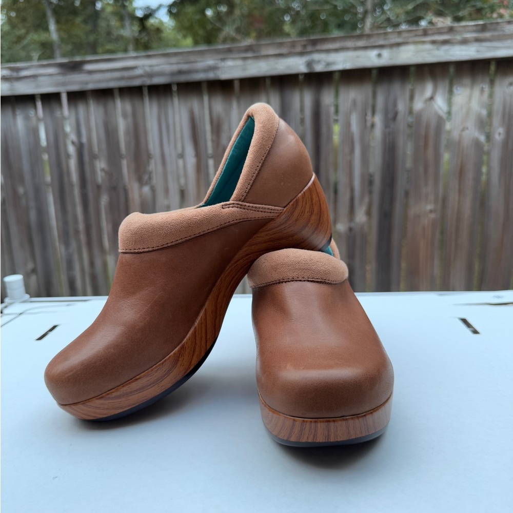 Juil Copenhagen Tan Leather Clogs